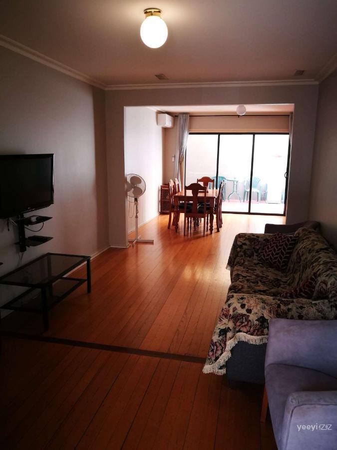 אפרטהוטל מלבורן Moonee Valley Views מראה חיצוני תמונה
